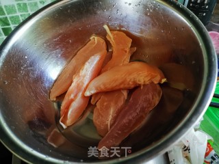 鸡胸扁尖冬瓜汤的做法步骤：1