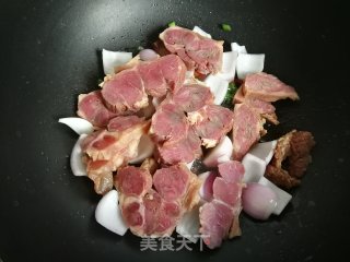 洋葱炒卤牛肉的做法步骤：5