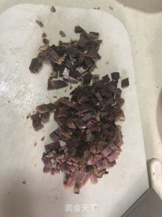 腊肉丁炒三色豆的做法步骤：3