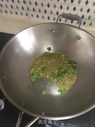 腊肉丁炒三色豆的做法步骤：4