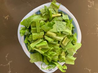 清炒莴笋叶的做法步骤：2
