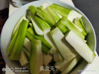 排骨丝瓜汤的做法步骤：3