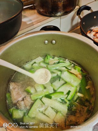 排骨丝瓜汤的做法步骤：5