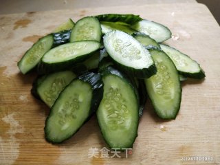 清炒青瓜的做法步骤：1