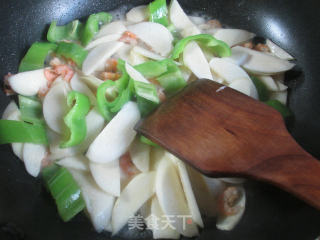 开洋青椒炒茭白的做法步骤：6