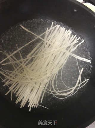 龙虎斗馄炖面的做法步骤：1