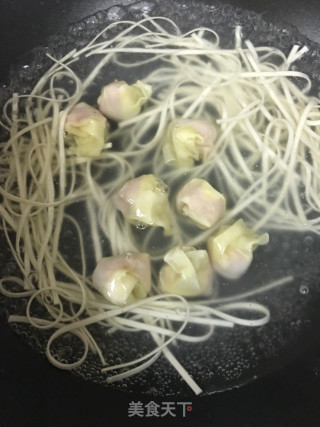 龙虎斗馄炖面的做法步骤：2
