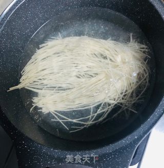 韩式辣酱炒面的做法步骤：3