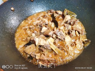 家常红烧牛腩的做法步骤：7