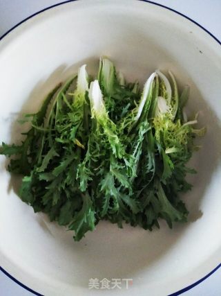 花生碎拌苦菊的做法步骤：2