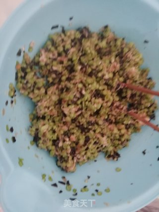 豆角馅包子的做法步骤：2