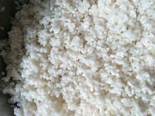 简单的肉干饭，省事又美味的做法步骤：1