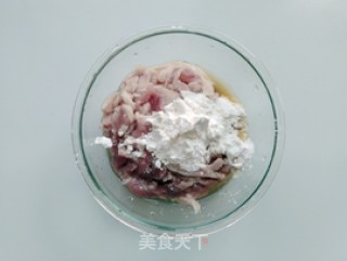 毛豆青椒炒肉丝的做法步骤：3
