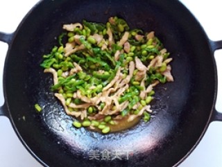 毛豆青椒炒肉丝的做法步骤：12