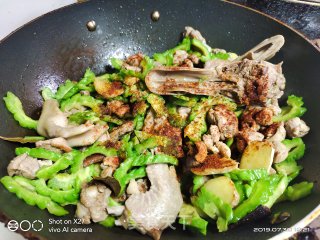 苦瓜焖鸭肉的做法步骤：6