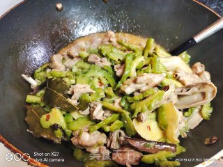 苦瓜焖鸭肉的做法步骤：10