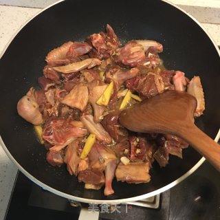 爆炒乳鸽的做法步骤：4