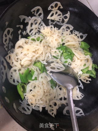 青椒藕片的做法步骤：4