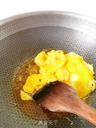 鸡蛋炒空心菜梗的做法步骤：3