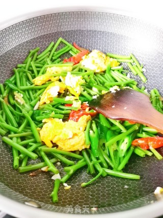鸡蛋炒空心菜梗的做法步骤：6