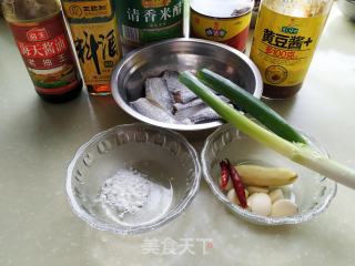 红烧带鱼的做法步骤：1