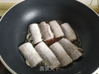 红烧带鱼的做法步骤：4