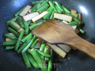 鸡蛋干炒梅豆的做法步骤：7