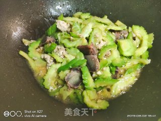 肉末叉烧炒苦瓜的做法步骤：3