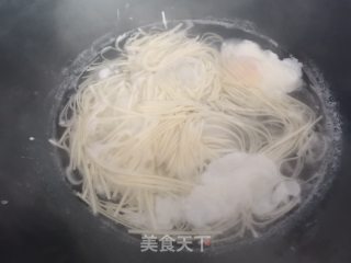 豆米鸡蛋汤面的做法步骤：4
