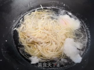 豆米鸡蛋汤面的做法步骤：5