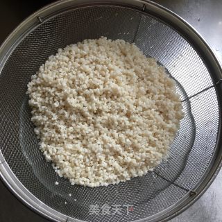 胡萝卜香菇糯米烧麦的做法步骤：1