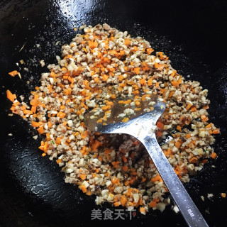 胡萝卜香菇糯米烧麦的做法步骤：6