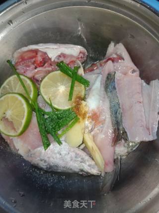 鱼骨豆腐汤的做法步骤：1