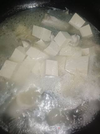 鱼骨豆腐汤的做法步骤：3