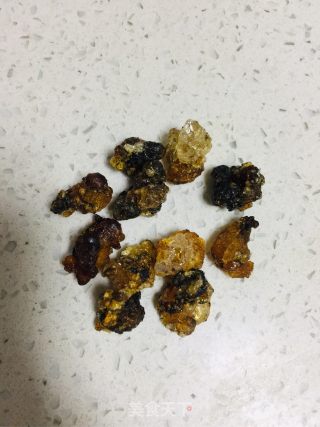 养颜桃胶羹的做法步骤：1