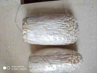 快手菜  炒金针菇的做法步骤：1