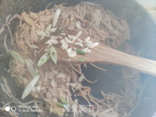 快手菜  炒金针菇的做法步骤：8