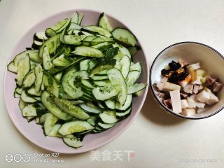 老干妈炒黄瓜的做法步骤：1