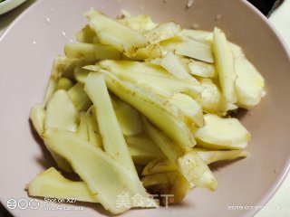 嫩姜啤酒焖鸭的做法步骤：4