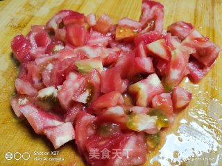 西红柿金针菇丝瓜汤的做法步骤：1