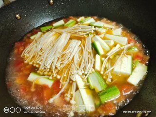 西红柿金针菇丝瓜汤的做法步骤：6