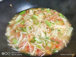 西红柿金针菇丝瓜汤的做法步骤：7