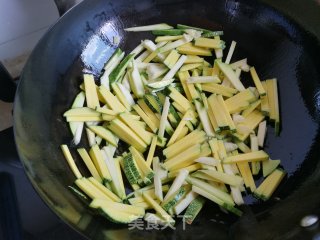 南瓜炒肉丝的做法步骤：4