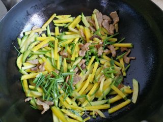 南瓜炒肉丝的做法步骤：5