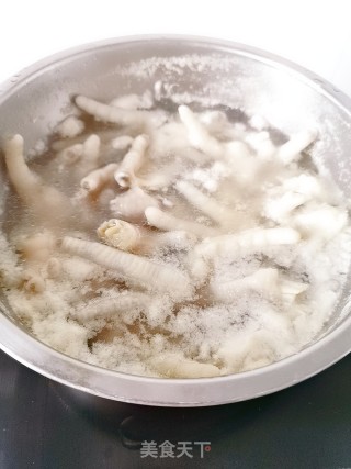 梅干菜烧鸡爪的做法步骤：3