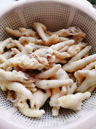 梅干菜烧鸡爪的做法步骤：4