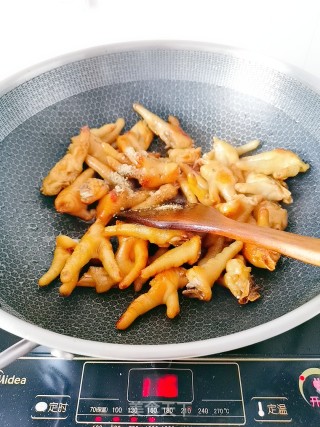 梅干菜烧鸡爪的做法步骤：13