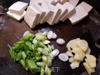 豆腐烧立鱼的做法步骤：2