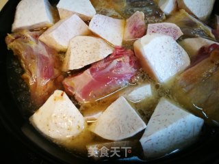 简易荔芋腊鸭煲的做法步骤：5