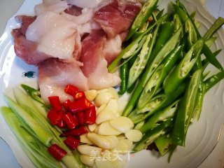 简单小炒肉的做法步骤：1
